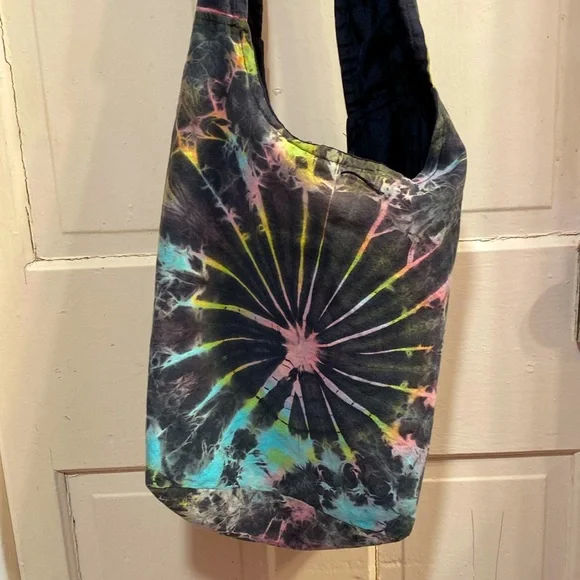 HIPPIE FESTI WEEKEND SHOULDER BAG - Picture 1 of 11